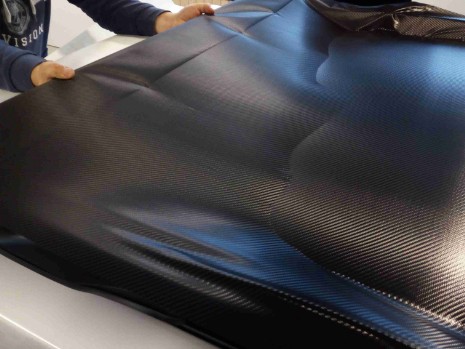 Folierung Carbonfolie Dach Dach eines Ford Kuga in Carbonfolie